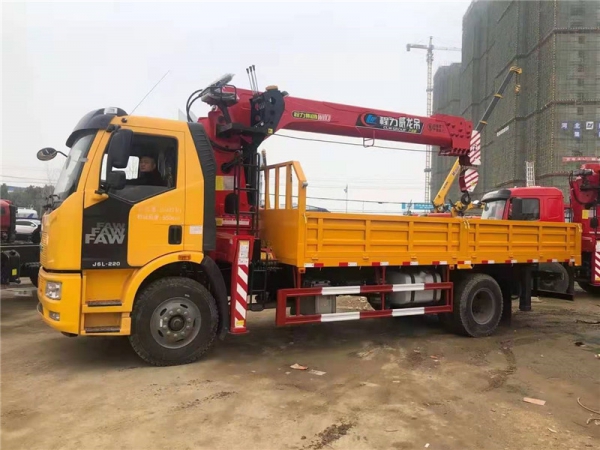 解放國(guó)六单桥货箱6.05米