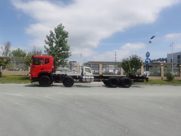 东风T17前四後(hòu)八國(guó)六随车吊